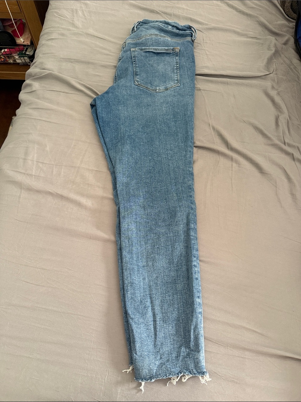 Good American Always Fits 14-18 Medium Wash Straight Leg Jeans with Frayed Hem